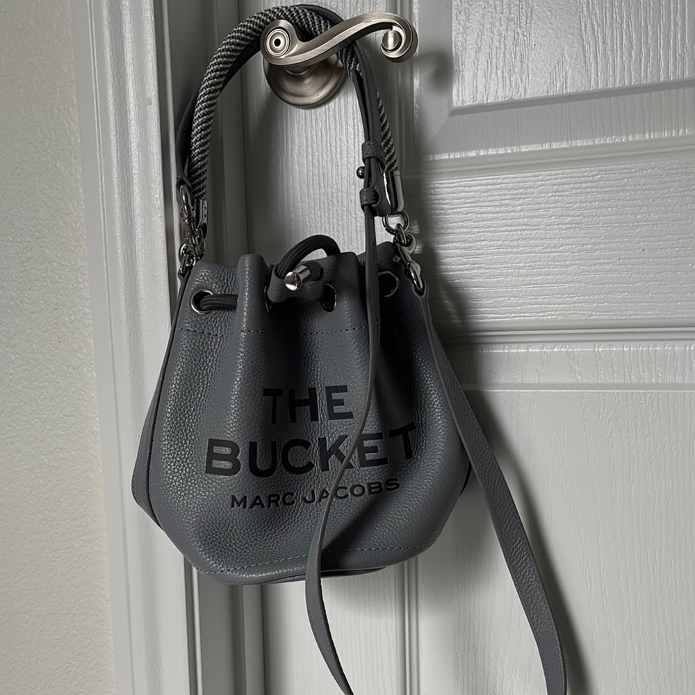 Marc Jacobs The Bucket Bag - Gray